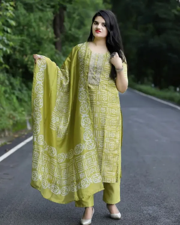 Women_Embellished_Kurta_Set