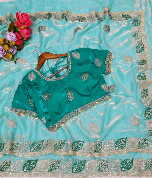 Soft_Silk_Fabric_Saree_With_Blouse_Piece