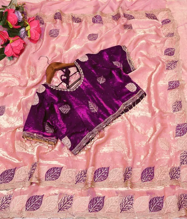 Soft_Silk_Fabric_Saree_With_Blouse_Piece