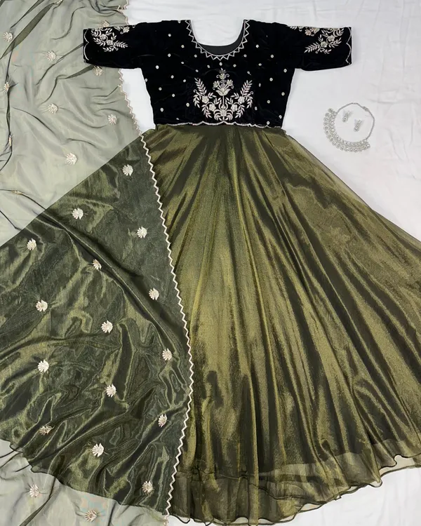 Woven_Design_Kurta_With_Dupatta