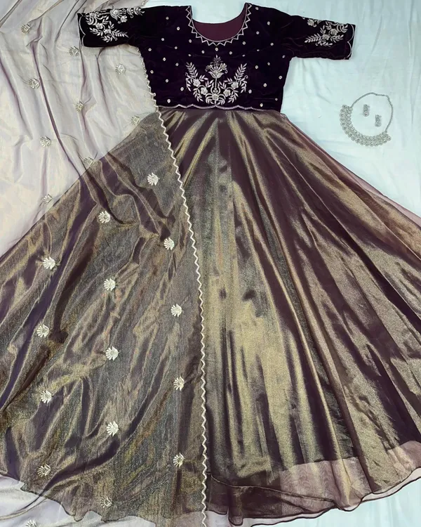 Woven_Design_Kurta_With_Dupatta