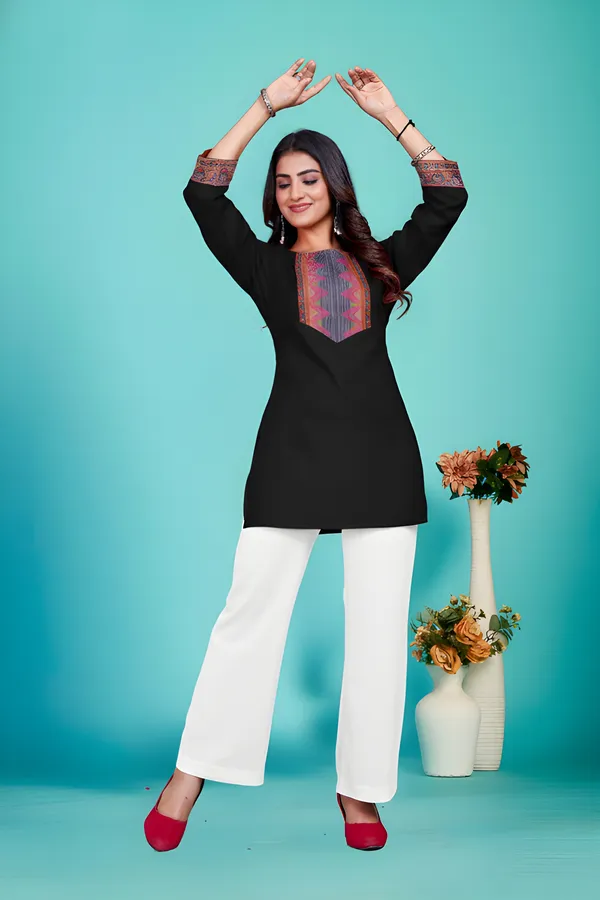 Woman_Stylish_Cotton_Printed_Short_Kurti_&_Tunic
