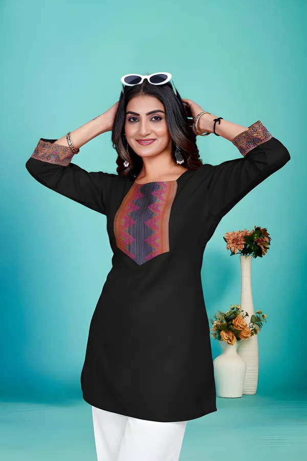 Woman_Stylish_Cotton_Printed_Short_Kurti_&_Tunic