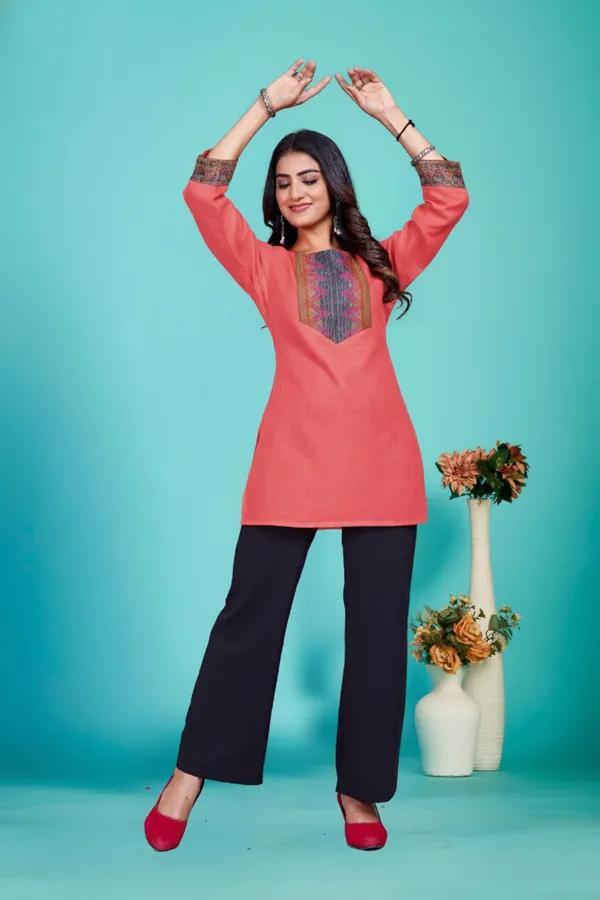 Woman_Stylish_Cotton_Printed_Short_Kurti_&_Tunic