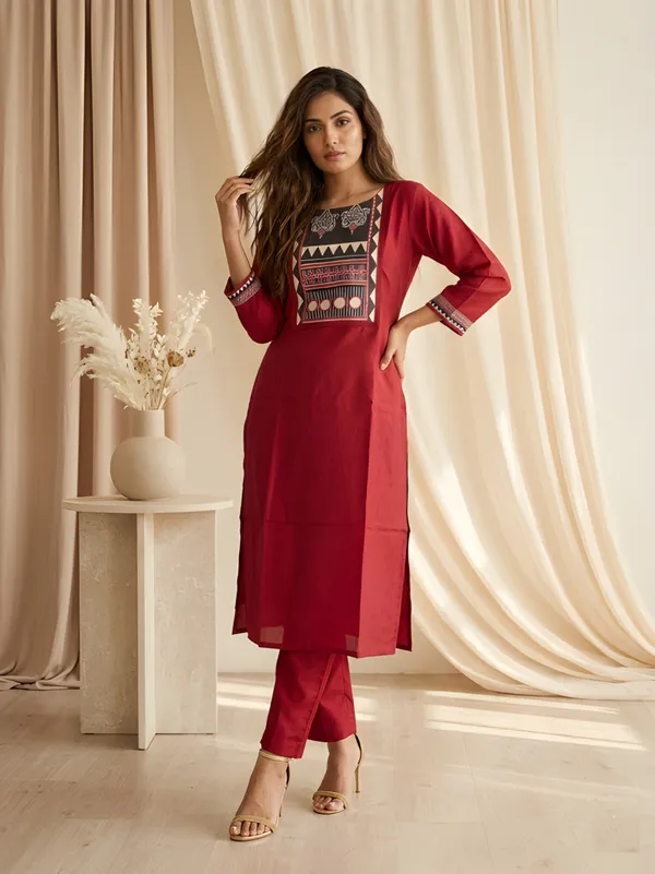 Women_Embellished_Kurta_With_Pant