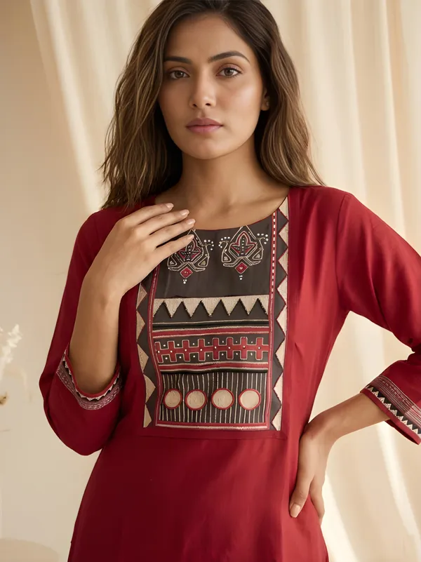 Women_Embellished_Kurta_With_Pant