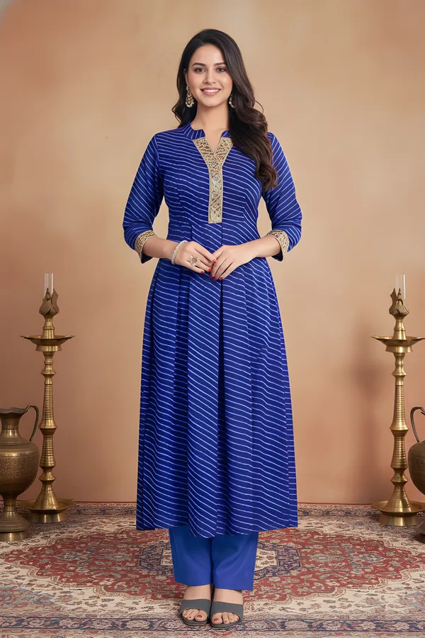 Women_Embellished_Kurta_With_Pant