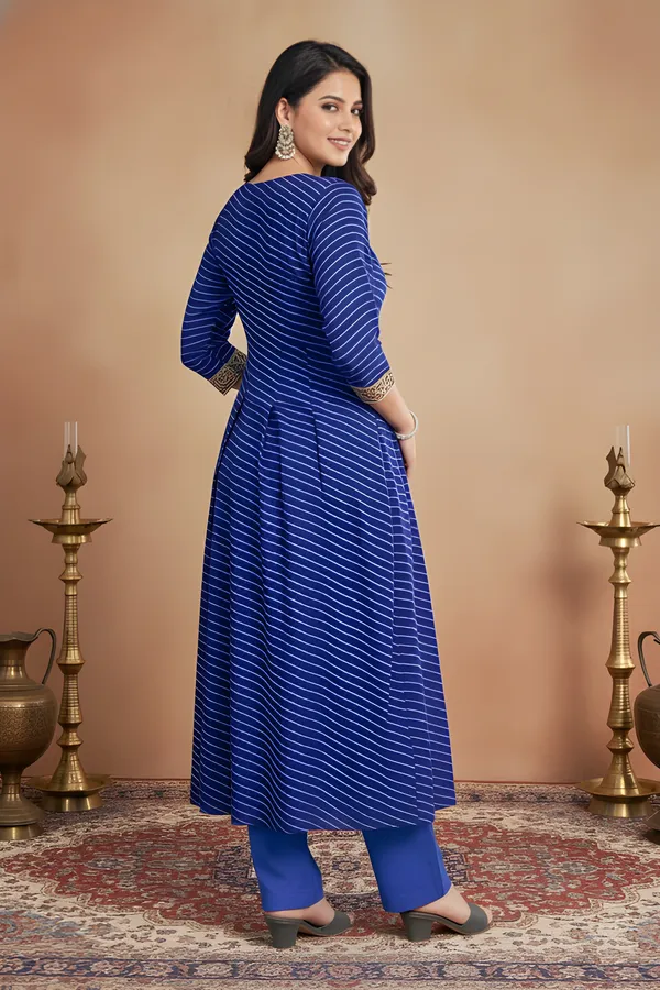 Women_Embellished_Kurta_With_Pant