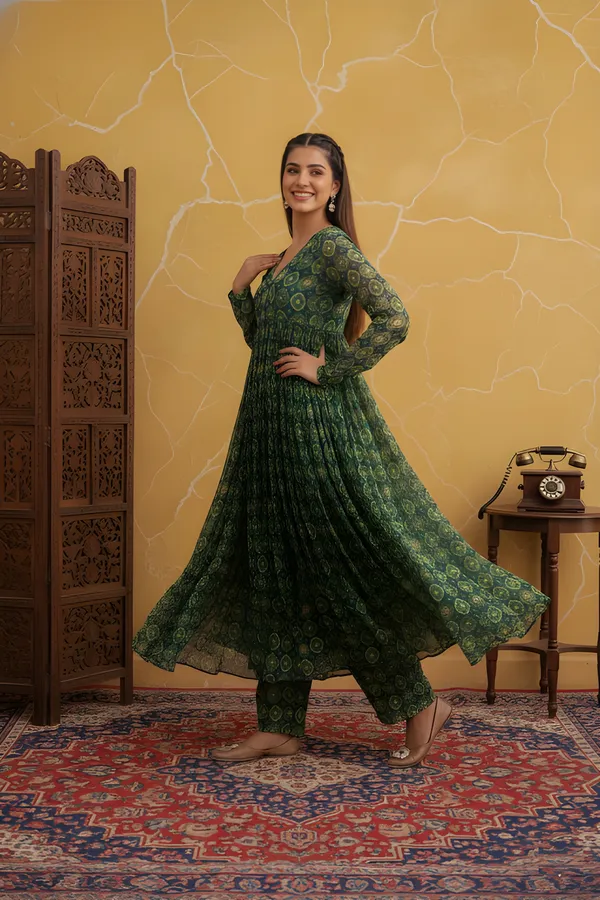 Women_Embellished_Kurta_With_Pant