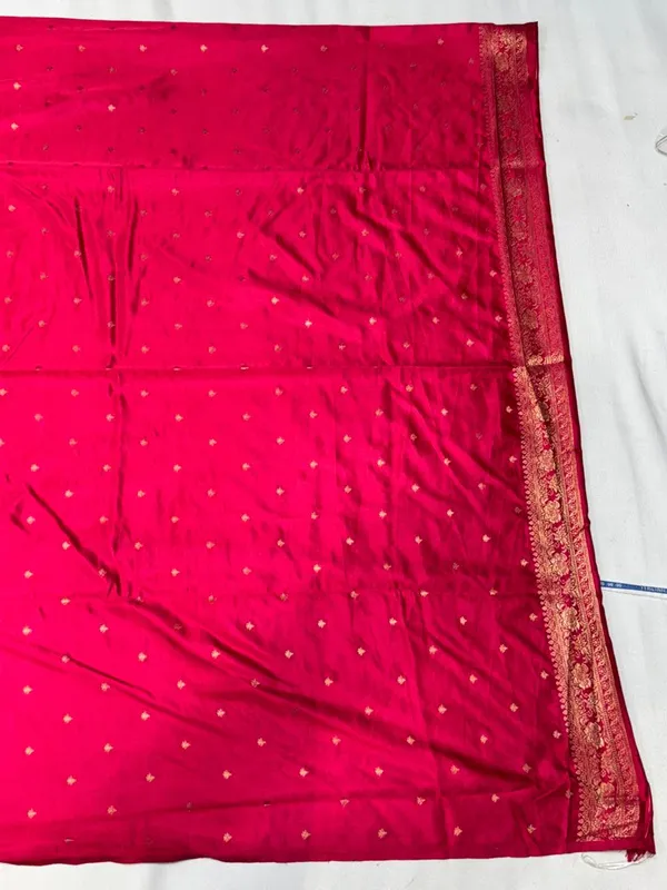 Red_Silk_Banarasi_Golden_Zari_Work_Saree_For_Women