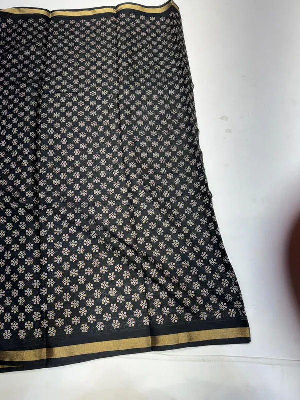 Black_Cotton_Bandhani_Print_Golden_Border_Saree_For_Women
