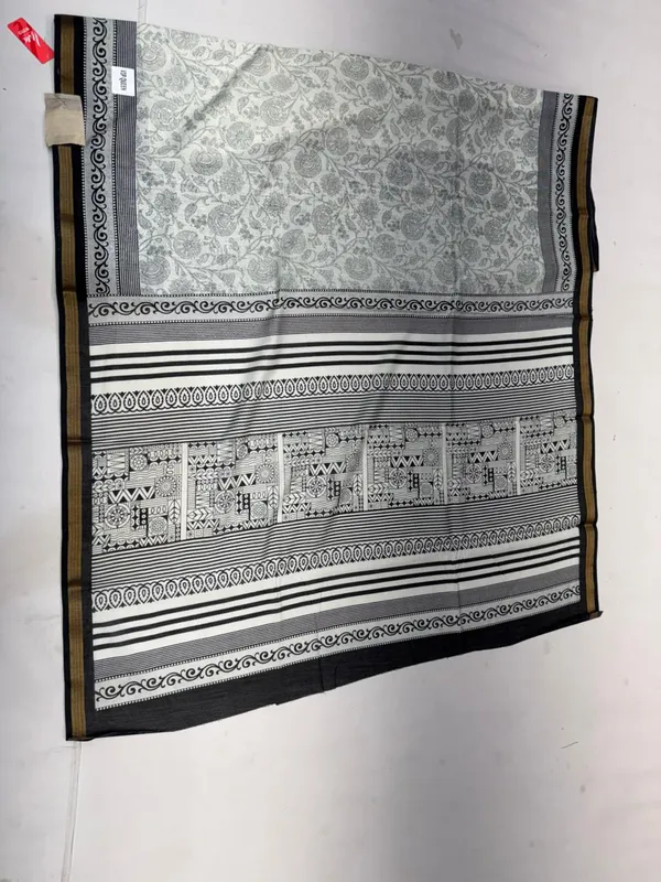 Grey_And_White_Cotton_Printed_Saree_With_Contrast_Border_For_Women