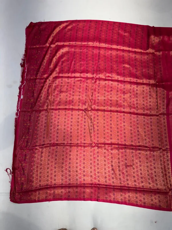 Off_White_Silk_Saree_With_Pink_Zari_Border_And_Pallu_For_Women
