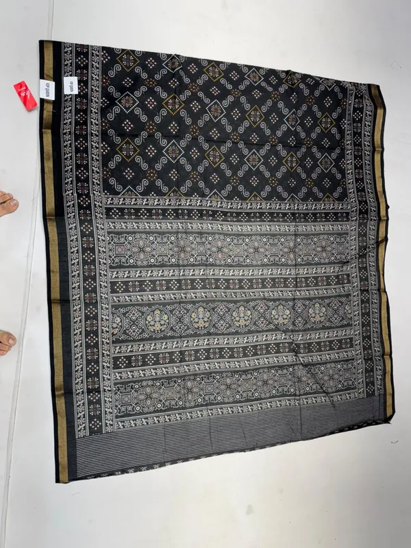 Black_Cotton_Bandhani_Print_Golden_Border_Saree_For_Women