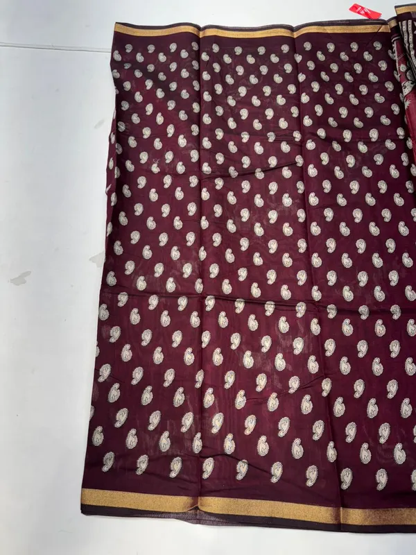 Maroon_Cotton_Paisley_Motif_Peacock_Pallu_Saree_For_Women