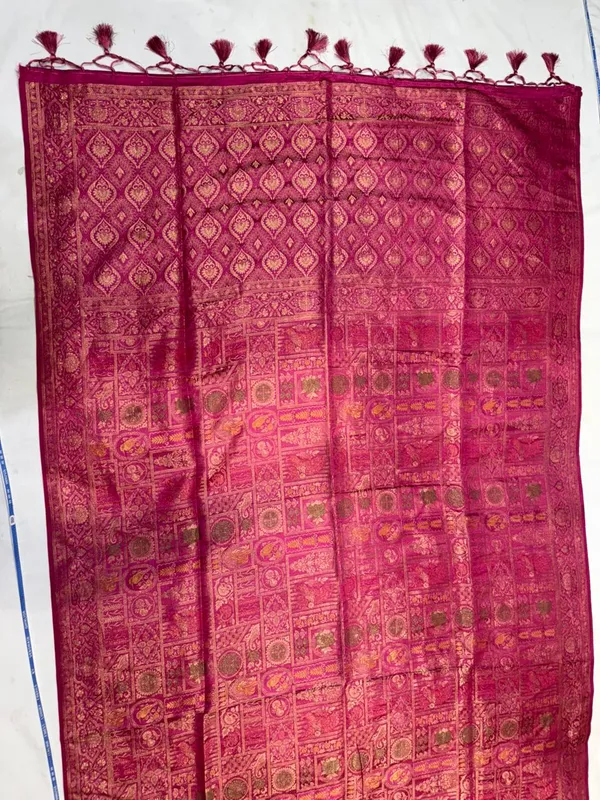 Pink_Silk_Saree_With_Golden_Zari_Work_For_Women