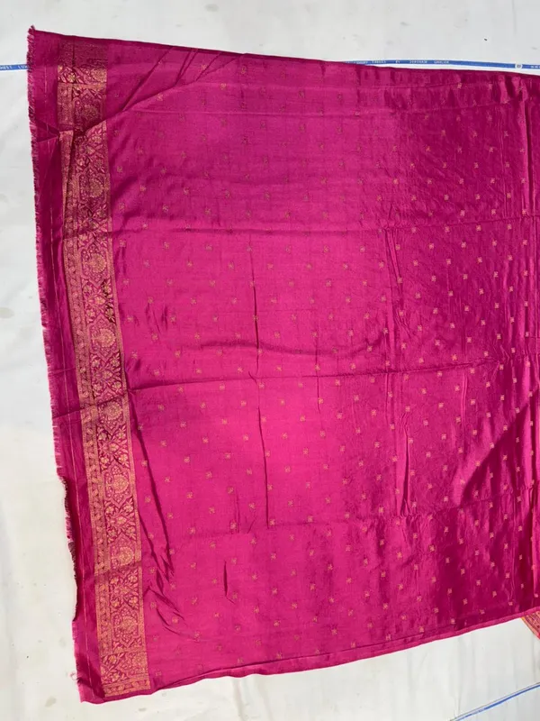 Pink_Silk_Saree_With_Golden_Zari_Work_For_Women