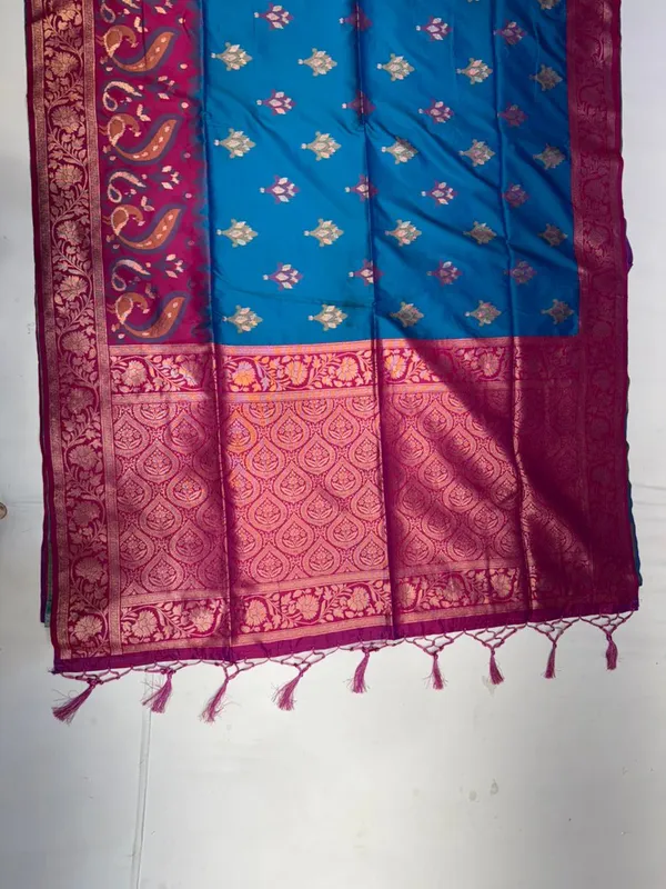Blue_And_Magenta_Silk_Banarasi_Zari_Border_Saree_For_Women