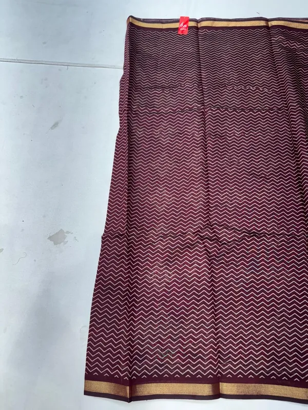 Maroon_Cotton_Zigzag_Woven_Saree_With_Golden_Border_For_Women