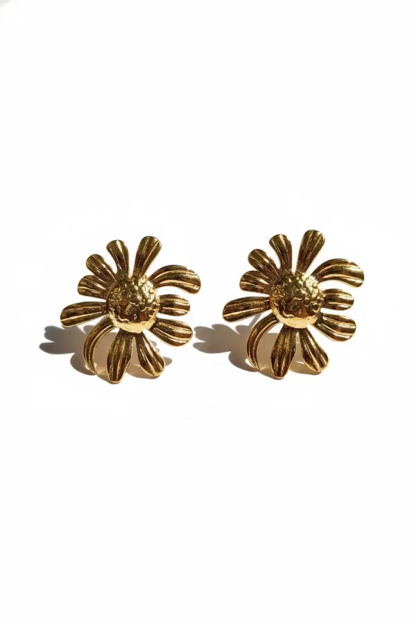 Gold_Textured_Heart_Stud_Earrings_For_Women