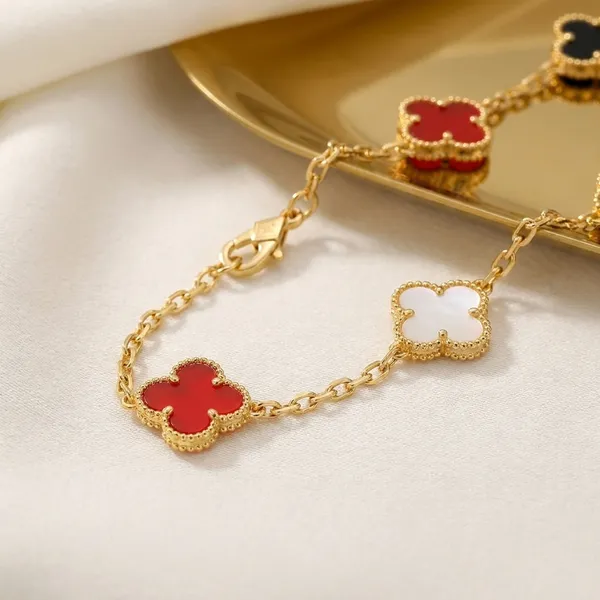 Dual_Clover_Charm_Bracelet_18K_Gold_Plated_Anti_Tarnish