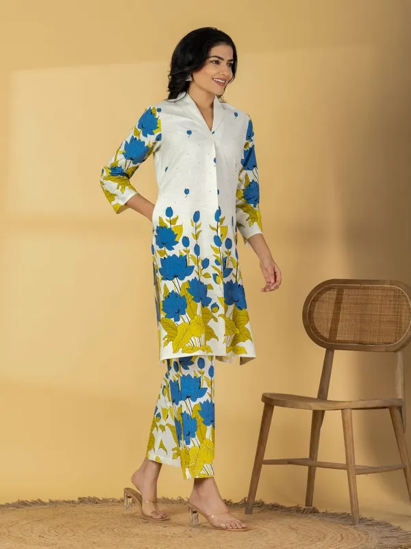 White_Floral_Printed_Cotton_Flex_Co_Ord_Set_With_Stone_Work_-_Kurta_And_Pants