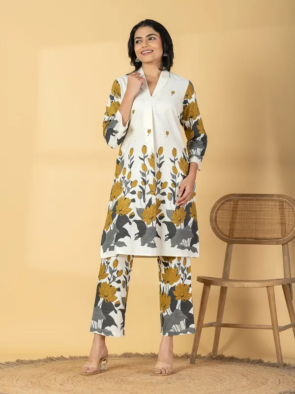 White_Floral_Printed_Cotton_Flex_Co_Ord_Set_With_Stone_Work_-_Kurta_And_Pants
