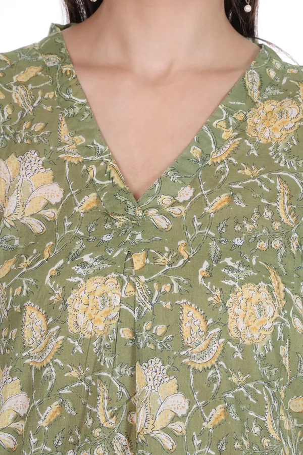 Green_Cotton_Floral_Print_A-Line_Kurta_for_Women_(With_Pockets)