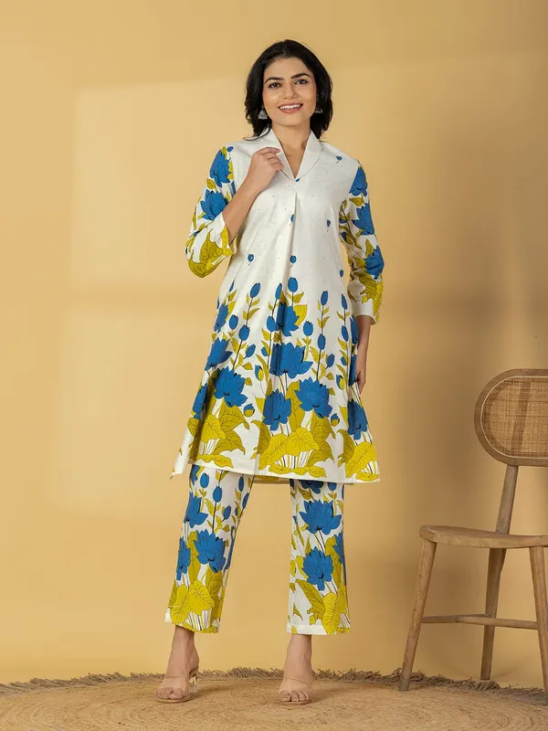 White_Floral_Printed_Cotton_Flex_Co_Ord_Set_With_Stone_Work_-_Kurta_And_Pants