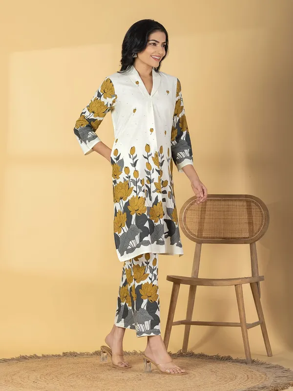 White_Floral_Printed_Cotton_Flex_Co_Ord_Set_With_Stone_Work_-_Kurta_And_Pants