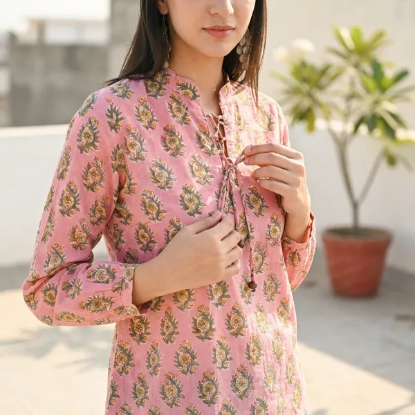 Cotton_Hand_Block_Printed_3/4_Sleeves_Tunic_With_Tie_Knot_Detailing