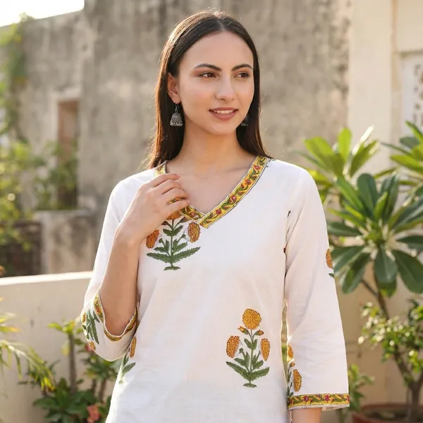 Cotton_Hand_Block_Printed_V_Neck_Tunic_With_3/4_Sleeves