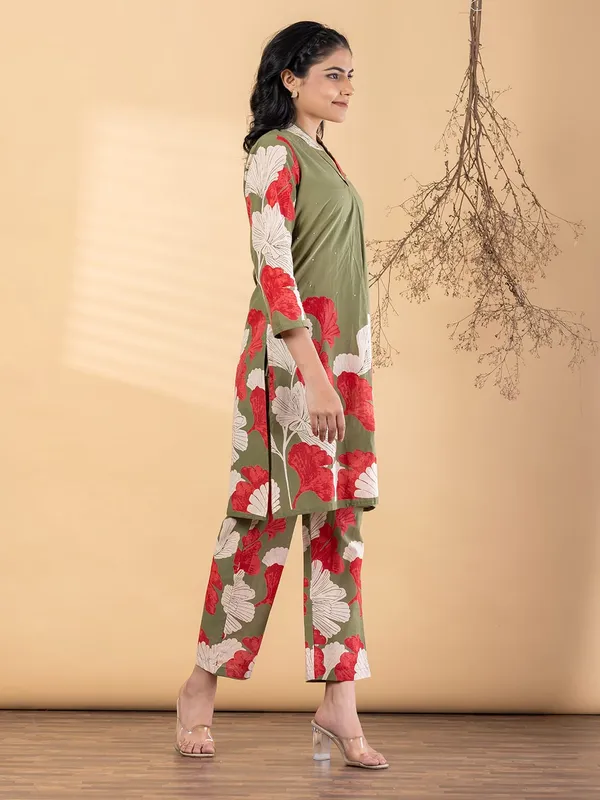 Olive_Green_Floral_Print_Cotton_Co-Ord_Set_With_Stone_Work-_Kurta_And_Pants
