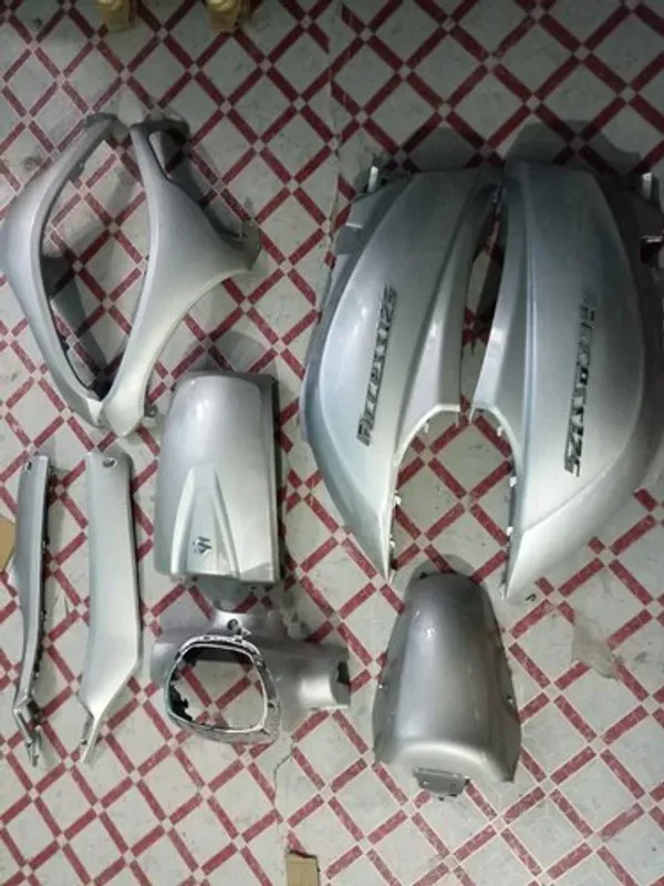 Full_Fiber_Body_Kit_For_Access125_New_Model_Silver