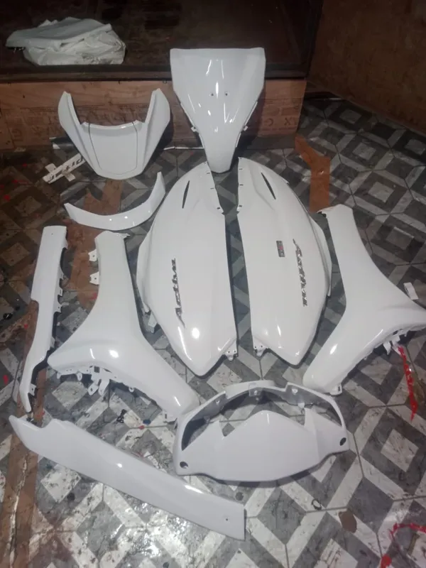 Full_Fiber_Body_Kit_For_Activa_110_T4_White_Orange
