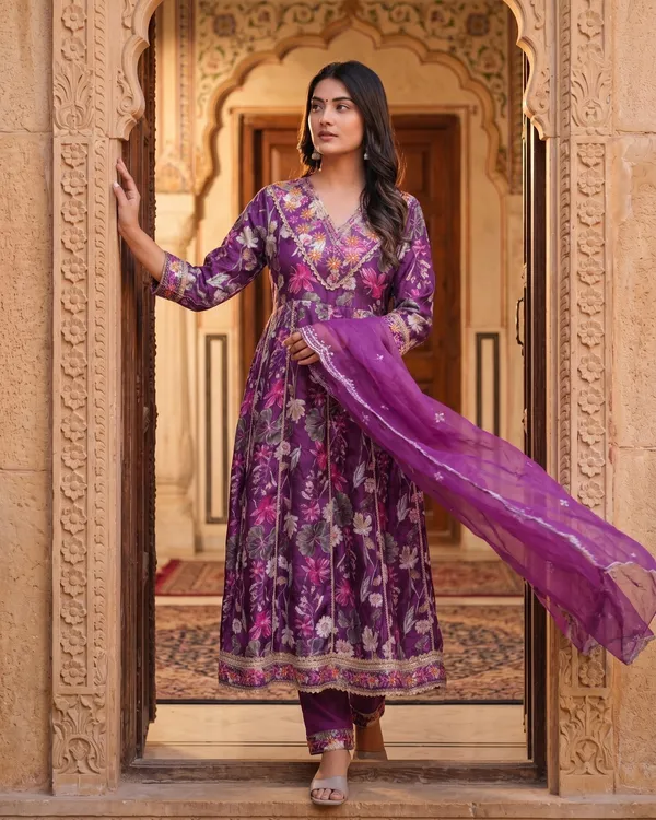 Womens_Purple_Vatican_Fabric_Printed_And_Embroidered_Kurti_Pant_Dupatta_Set_|_Festive_Ethnic_Wear_Kurta_Set