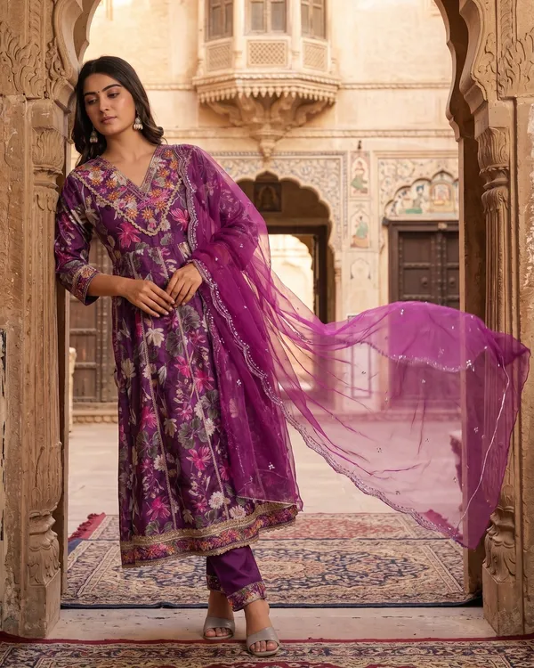 Womens_Purple_Vatican_Fabric_Printed_And_Embroidered_Kurti_Pant_Dupatta_Set_|_Festive_Ethnic_Wear_Kurta_Set