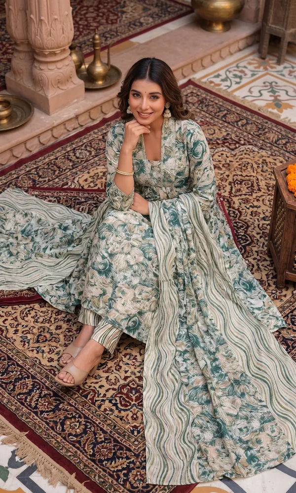 Womens_Green_Floral_Printed_Rayon_Kurti_Pant_Dupatta_Set_With_Square_Neck_And_Gathered_Design