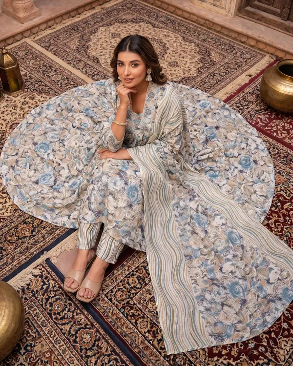 Womens_Grey_Floral_Printed_Rayon_Kurti_Pant_Dupatta_Set_With_Embroidered_Square_Neck_And_Gathered_Design