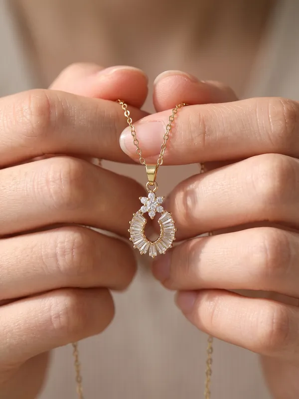 Lumina_Halo_Gold_Stainless_Steel_Premium_Necklace