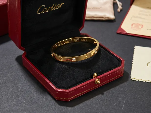 Cartier_Luxe_Gold_Stainless_Steel_Premium_Bracelet