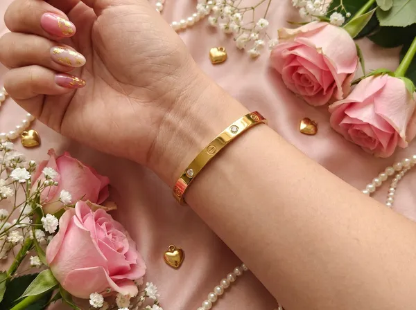 Cartier_Luxe_Gold_Stainless_Steel_Premium_Bracelet