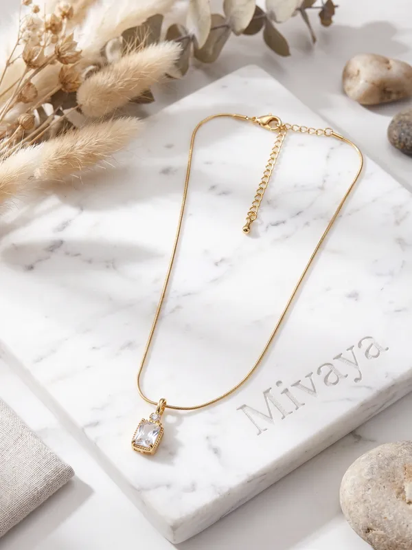 Emerald_Radiance_Gold_Stainless_Steel_Premium_Necklace