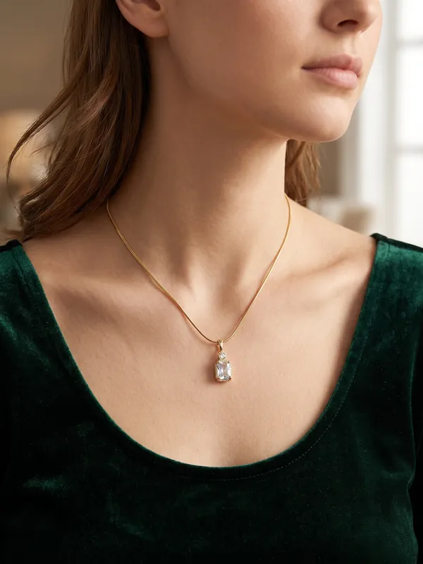 Emerald_Radiance_Gold_Stainless_Steel_Premium_Necklace