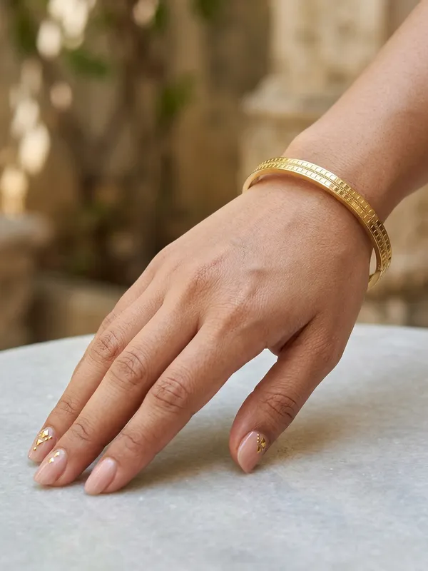 Imperial_Grid_Gold_Stainless_Steel_Premium_Bracelet