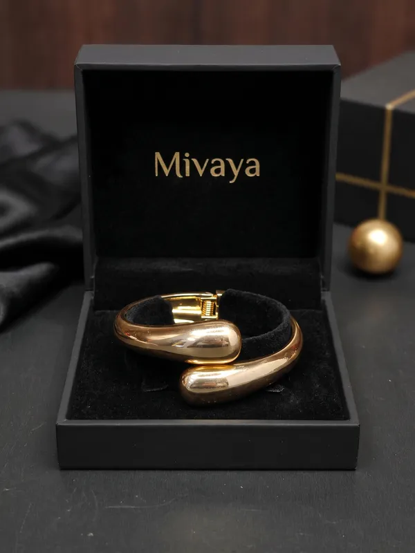 Aurelia_Wrap_Cuff_Gold_Stainless_Steel_Premium_Bracelet