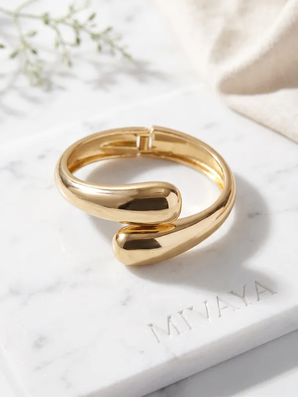 Aurelia_Wrap_Cuff_Gold_Stainless_Steel_Premium_Bracelet