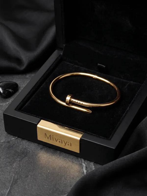 Infinity_Nail_Gold_Stainless_Steel_Premium_Bracelet
