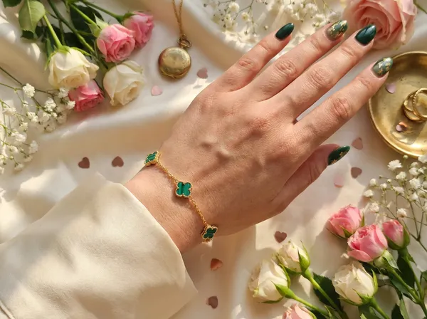 Emerald_Clover_Gold_Stainless_Steel_Premium_Bracelet