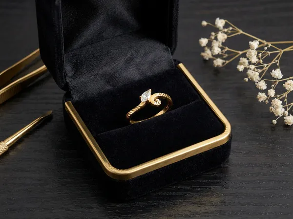 Amora_Heart_Gold_Stainless_Steel_Premium_Ring